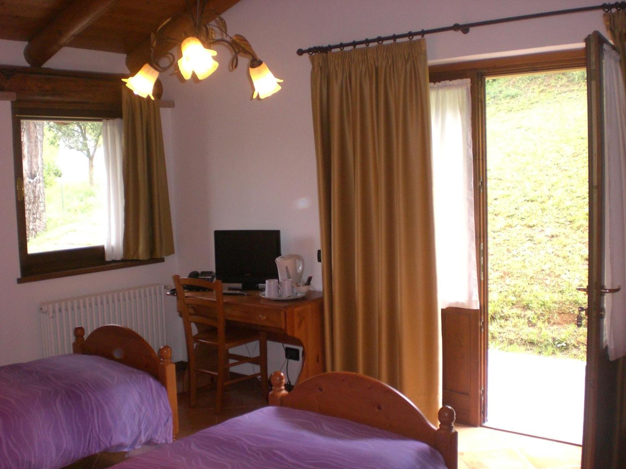 Bed And Breakfast Montino Cene Екстер'єр фото