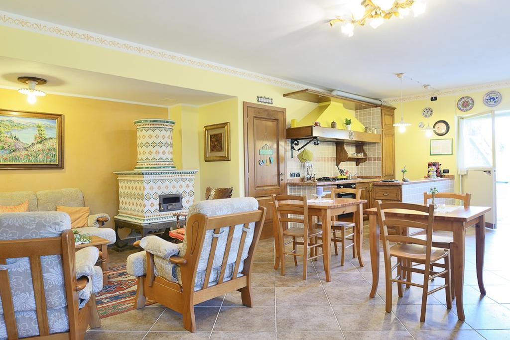 Bed And Breakfast Montino Cene Екстер'єр фото